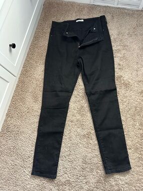 Levi’s Black Skinny Jeans - Classic Slim Fit